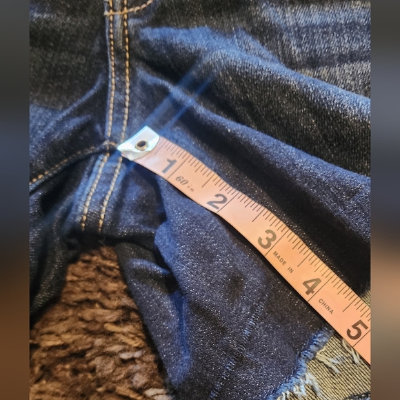 AMERICAN EAGLE Darkwash Distressed Cut Off Raw Hem Denim Stretch Short Sz. 8 - Picture 5 of 6